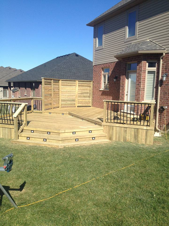 Deck with Custom Privacy Screen in London Ontario